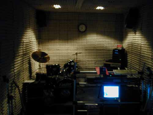 Room2.JPG (22712 bytes)